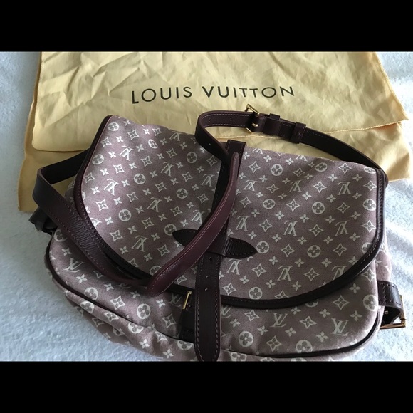 Louis Vuitton Handbags - Stylish LV canvas handbag